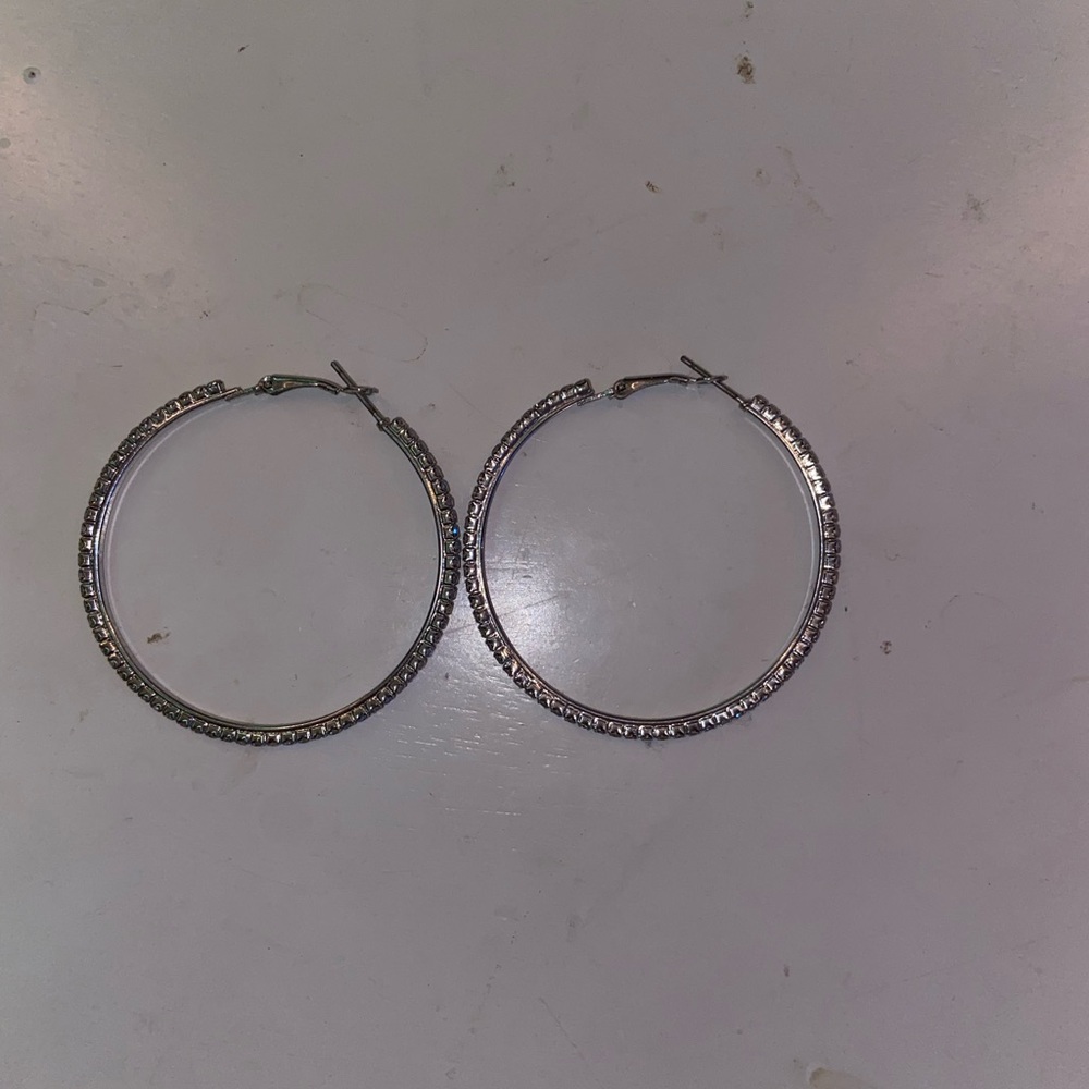 Super cute silver hoop earrings.